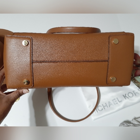 💎NWT Michael Kors Mae Luggage/Cognac Leather Medium Tote - Picture 11 of 16